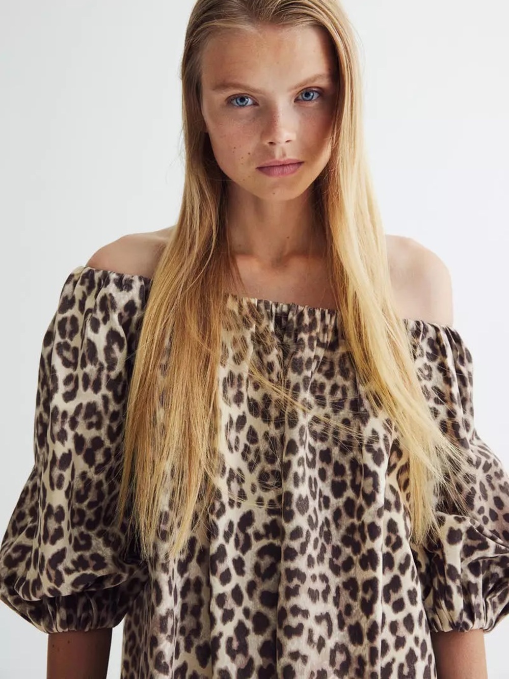 H&M Leopard Print Off-The-Shoulder Balloon Sleeve Dress - Picture 3 of 6
